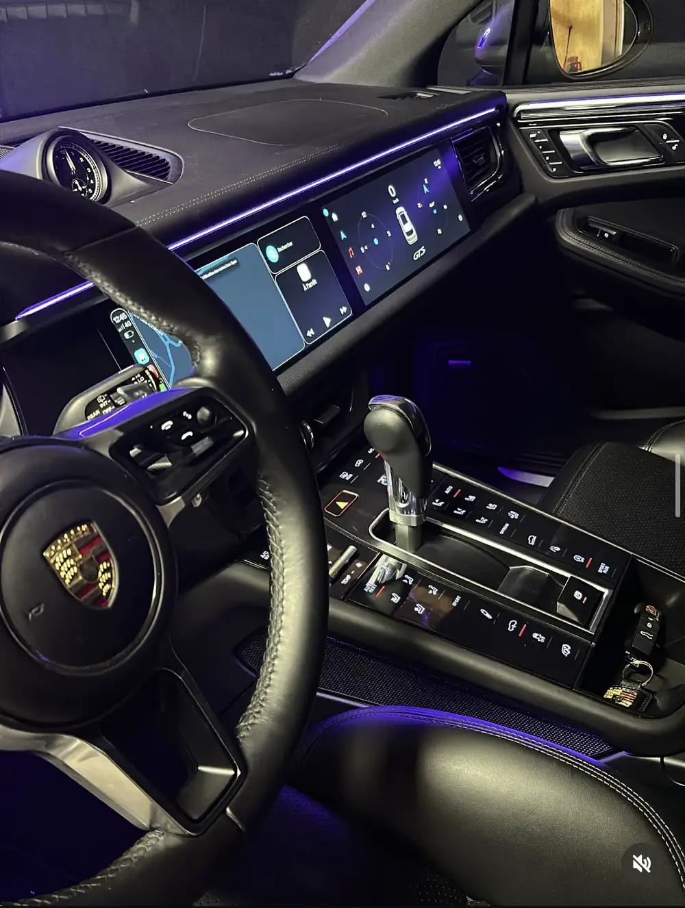 Porsche Macan : console centrale tactile installée à la place des boutons d'origine