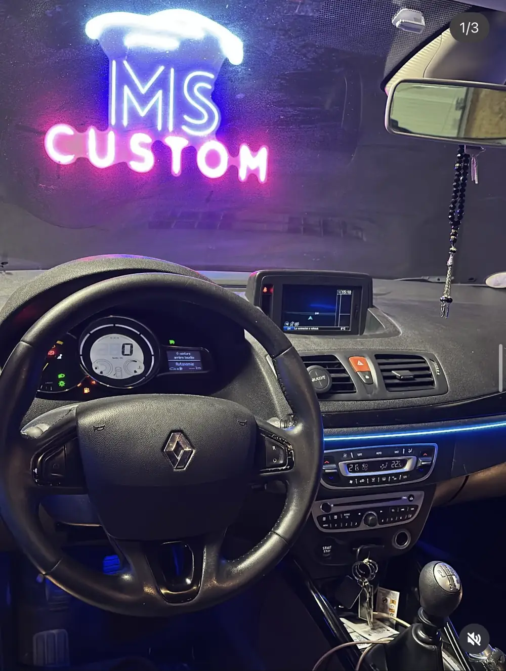 Renault Mégane 3 : éclairage d'ambiance bleu sur la planche de bord et la console centrale